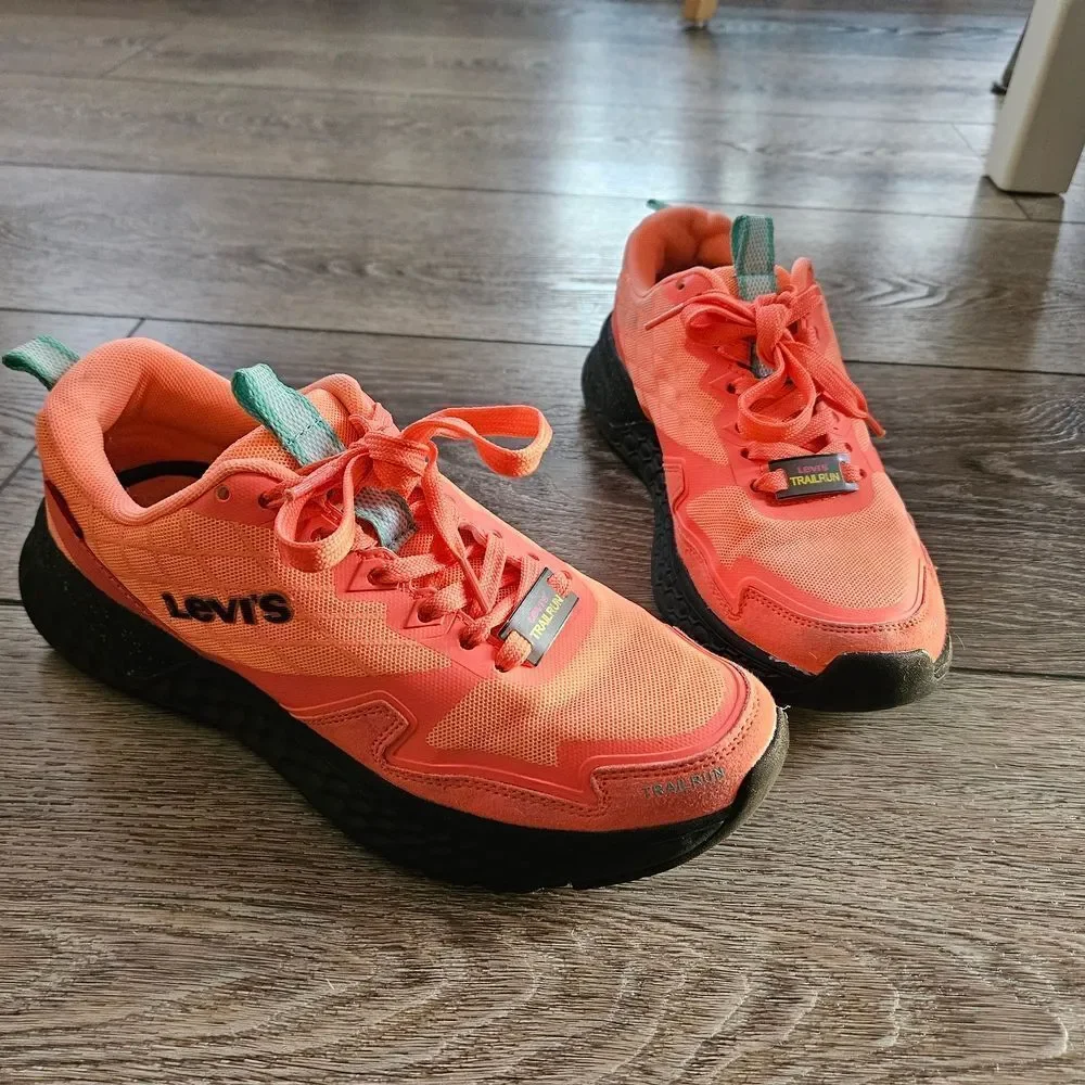 Levi's Coral Sneakers